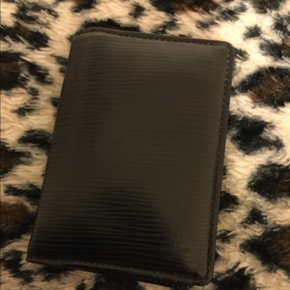 Louis Vuitton Handbags - Men's Louis Vuitton auth Epi wallet W/BOX